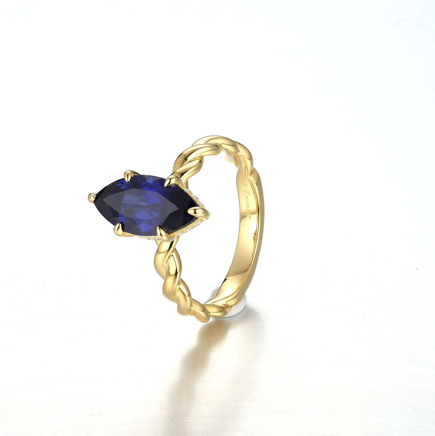Maris – Marquise Blue Sapphire Twist Ring